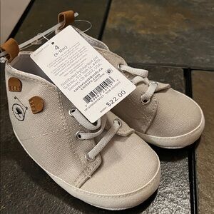 NWT Carter’s 9-12m (size 4) Adorable Tan Teddy Bear Shoes
